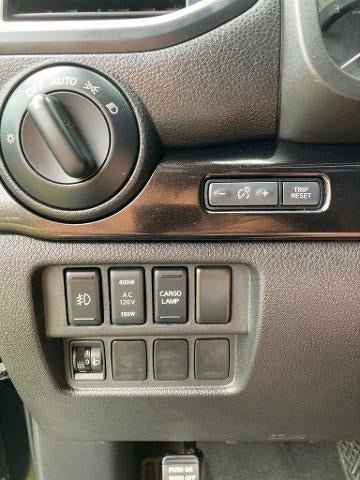 2018 Nissan Titan 4x4 Crew Cab SV