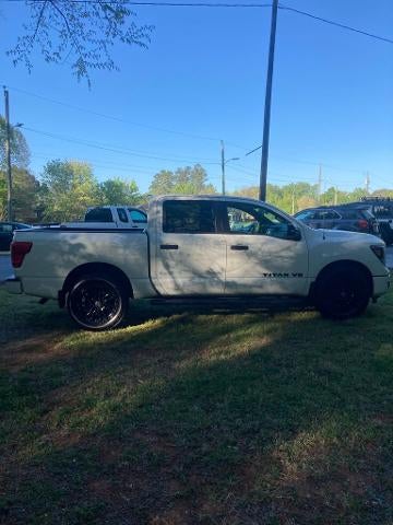 2019 Nissan Titan 4x4 Crew Cab SV