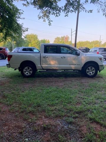 2019 Nissan Titan 4x4 Crew Cab SV