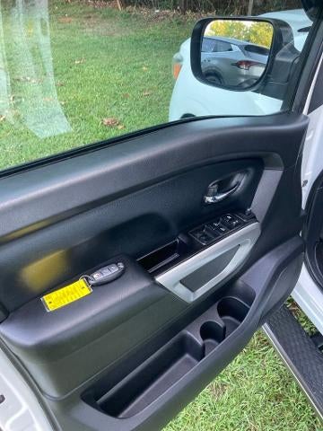 2019 Nissan Titan 4x4 Crew Cab SV