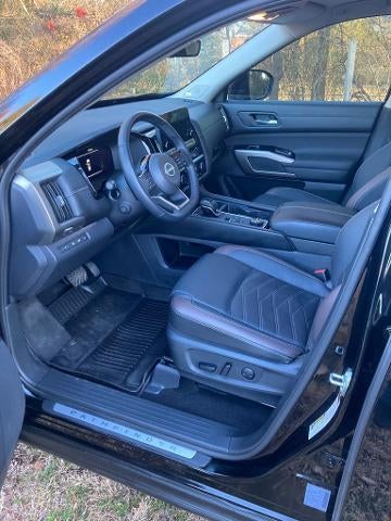 2025 Nissan Pathfinder Platinum 4WD