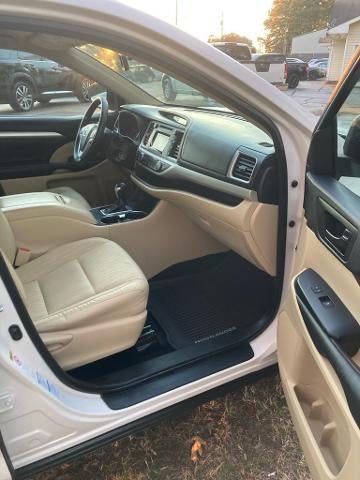 2015 Toyota Highlander AWD 4dr V6 LE (SE)