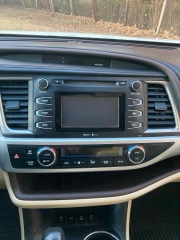 2015 Toyota Highlander AWD 4dr V6 LE (SE)