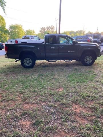 2017 Toyota Tacoma SR5 Access Cab 6' Bed I4 4x4 AT (Natl)